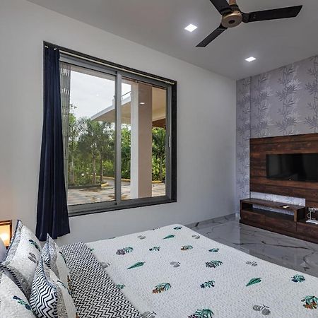 Saffronstays Odyssey, Karjat - 10 Acres Pet-Friendly Estate With Swimming Pool Chinchavli Екстериор снимка