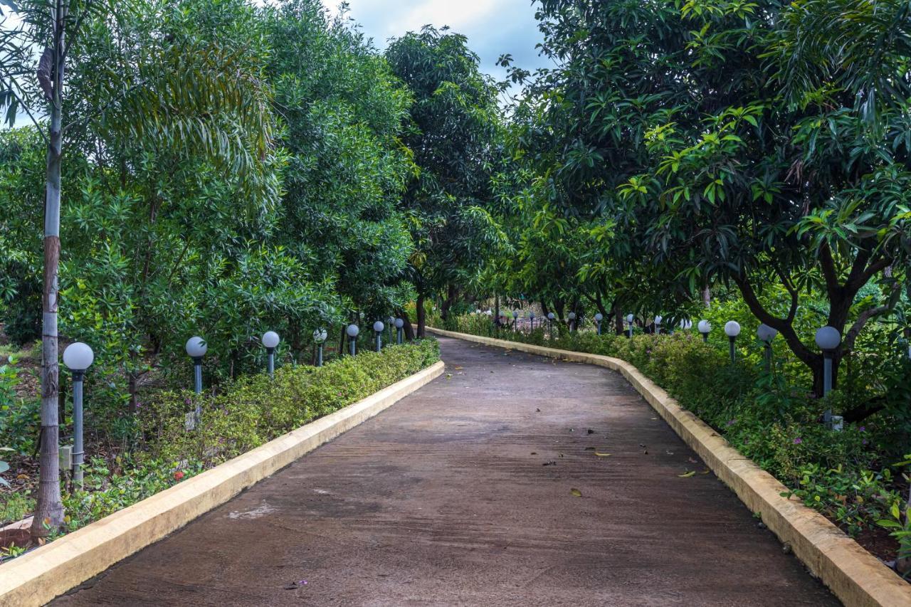 Saffronstays Odyssey, Karjat - 10 Acres Pet-Friendly Estate With Swimming Pool Chinchavli Екстериор снимка